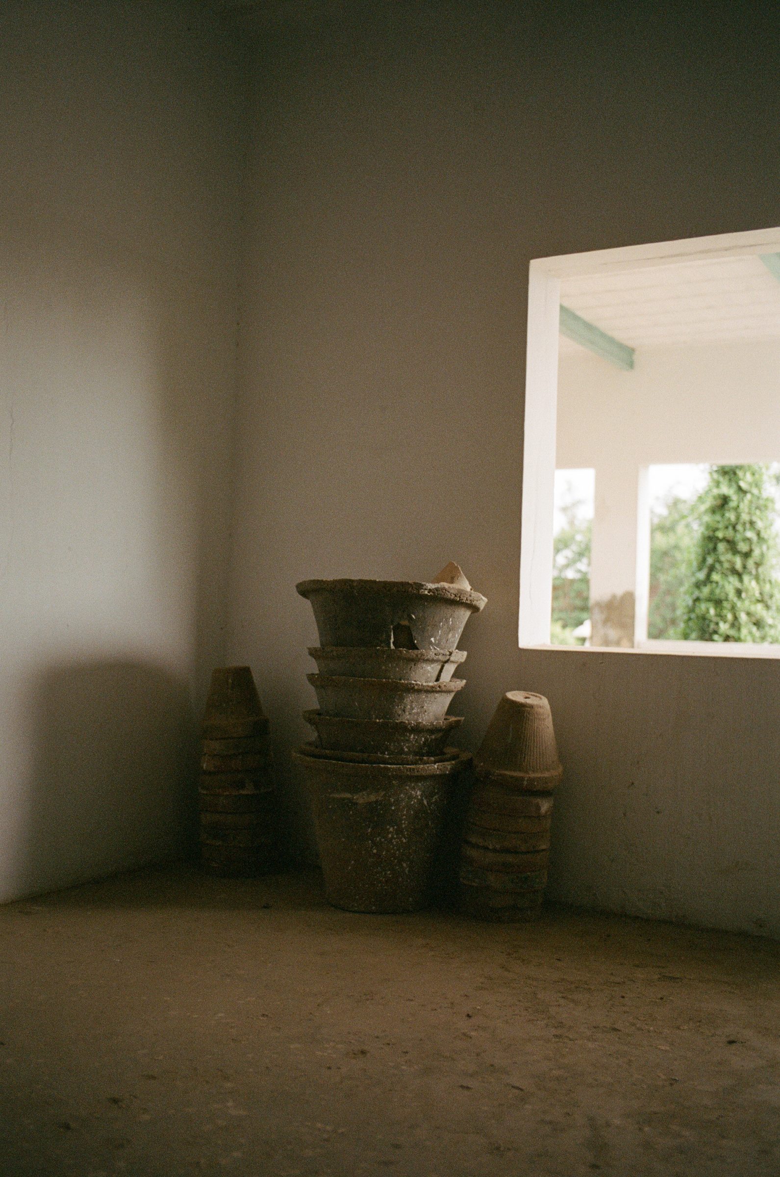Fig. — clay pots, stacked